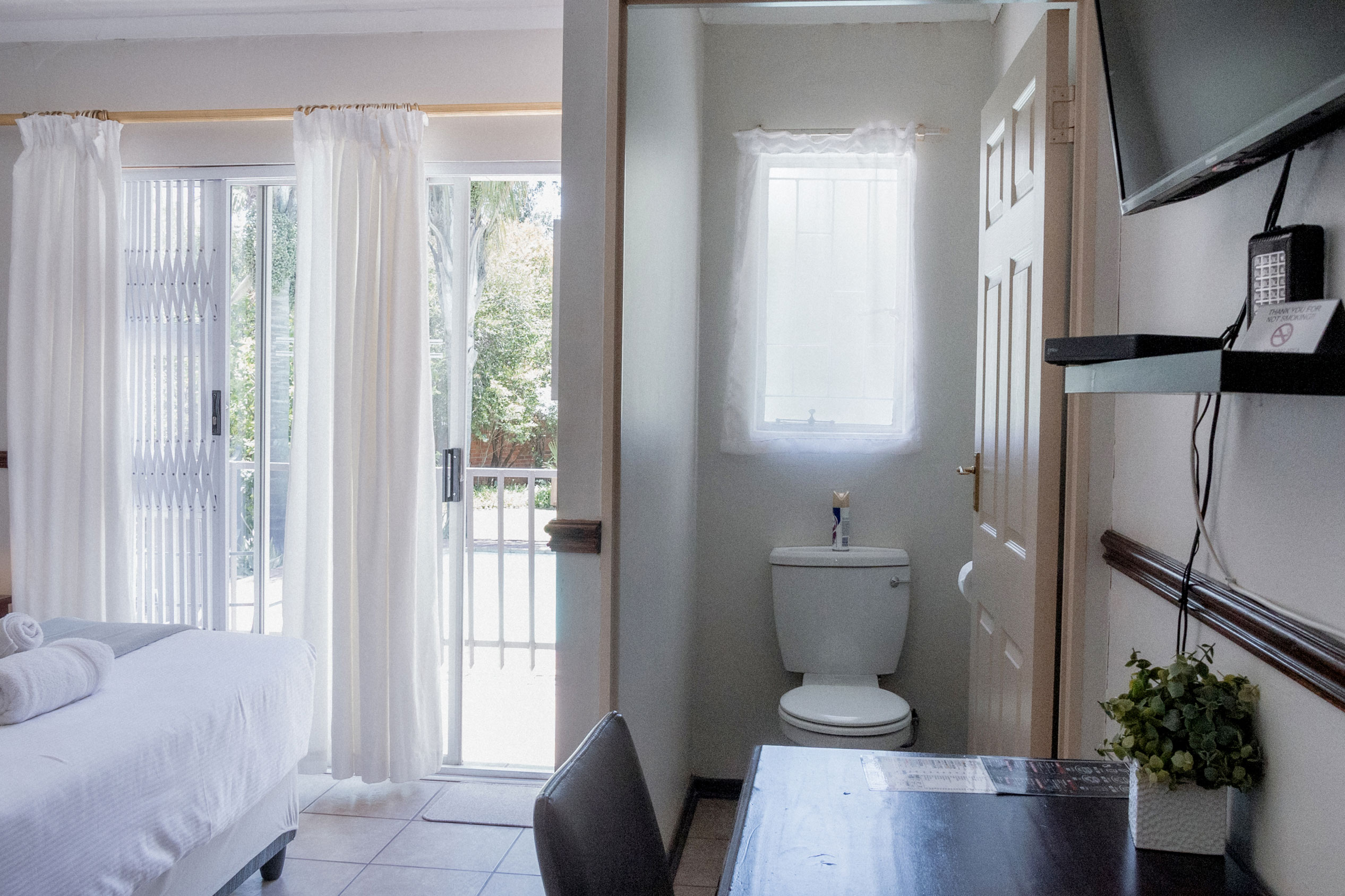 Room 4 at Park Living Guesthouse — photo 6